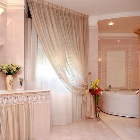 B&B Caravaggio San Donaci Bagian luar foto