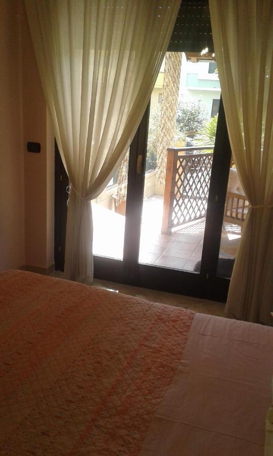 B&B Caravaggio San Donaci Bagian luar foto