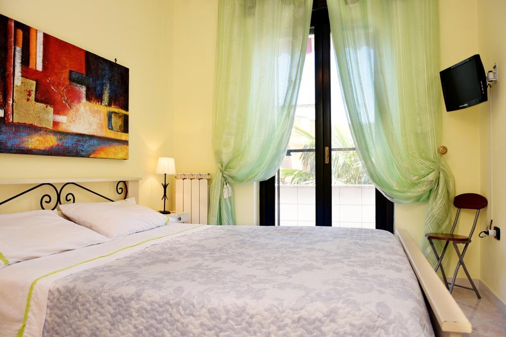 B&B Caravaggio San Donaci Bagian luar foto